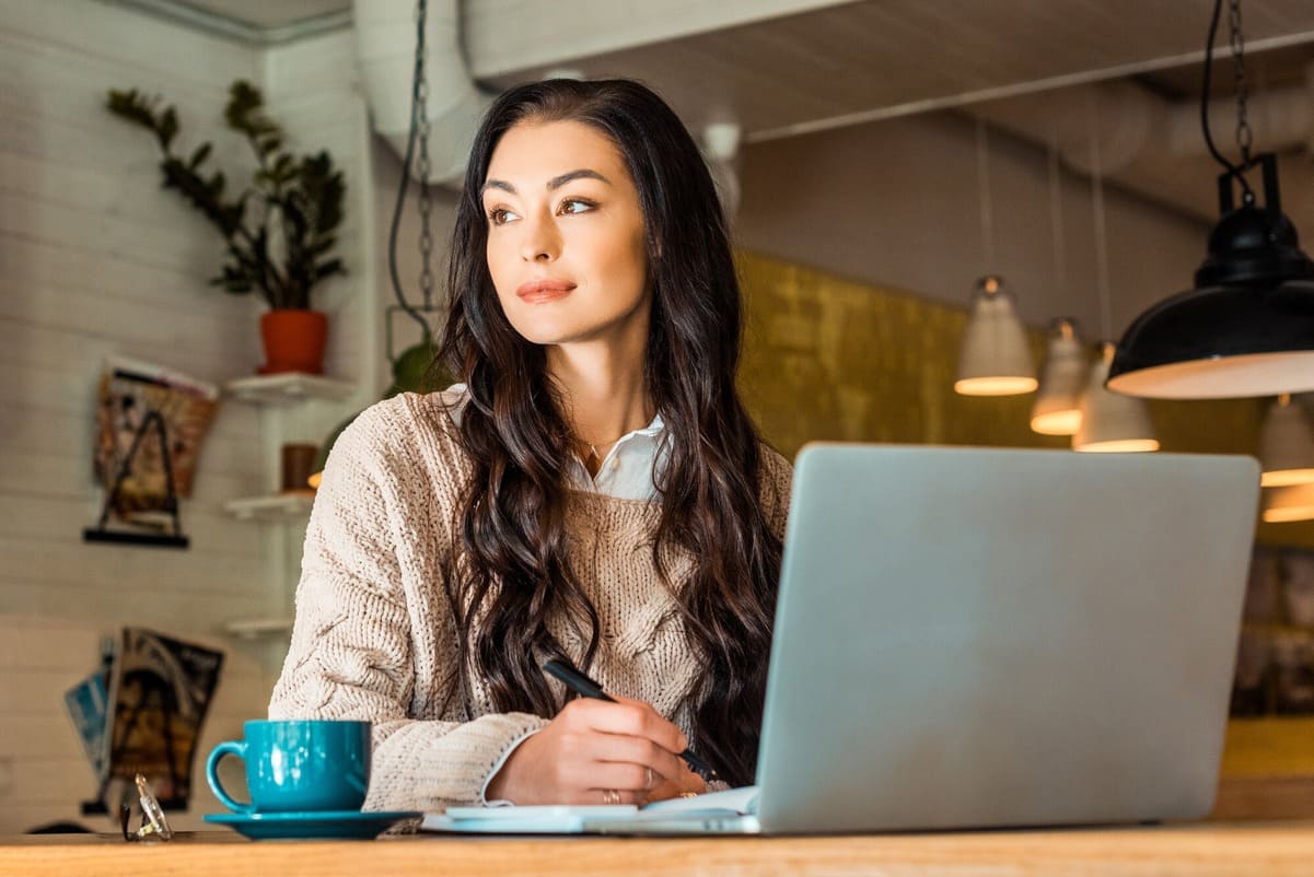 Home Office Oferecendo Pacote De Benefícios Com Diversos Itens Fretadão Contrata 5955